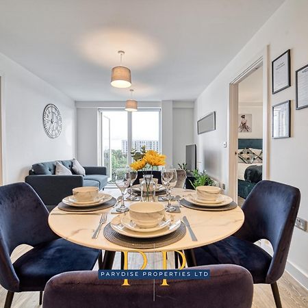 The Middlewood Plaza Suite - By Parydise Properties - Business Or Leisure Stays, Central Location, Sleeps 4, Salford Манчестер Екстер'єр фото