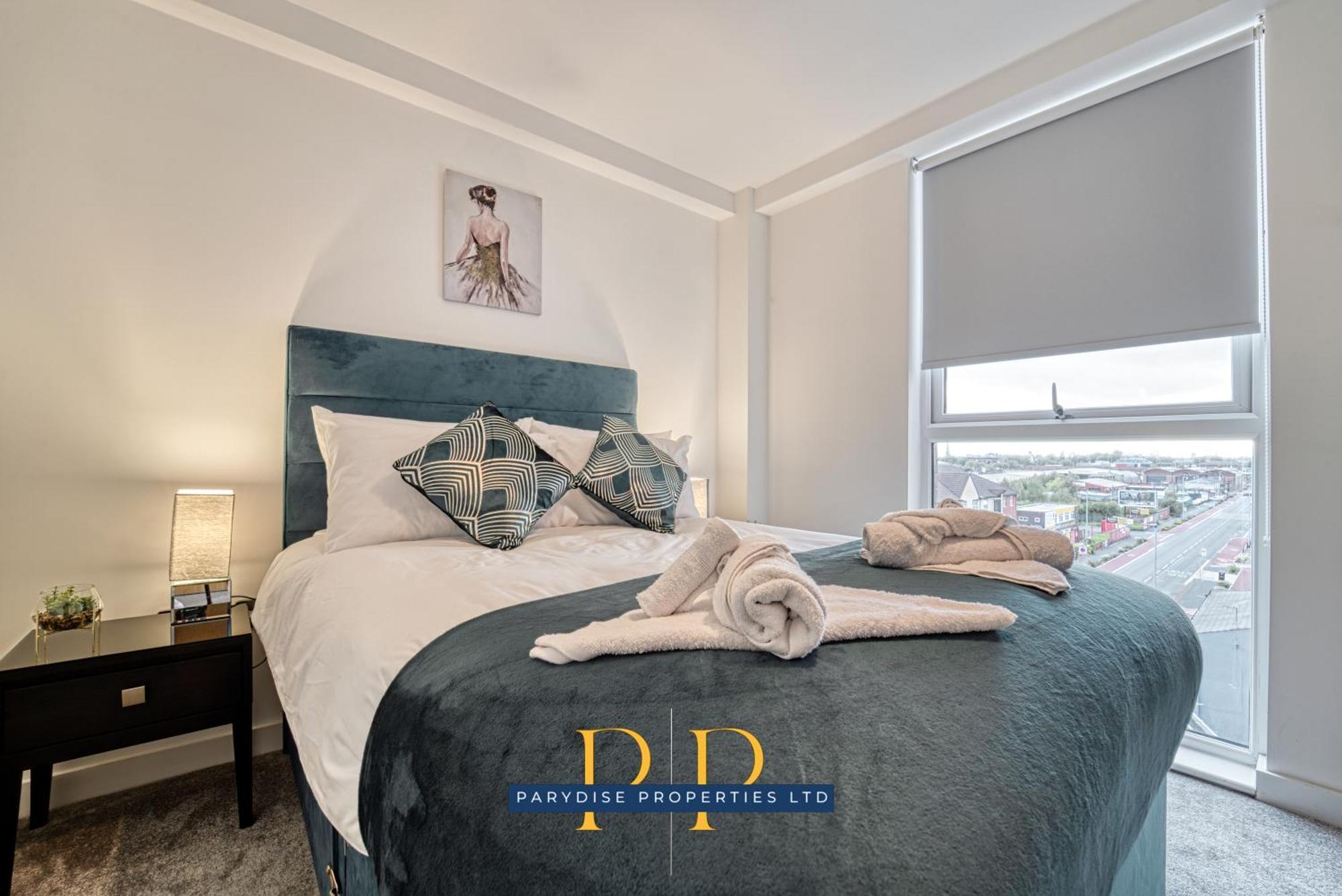 The Middlewood Plaza Suite - By Parydise Properties - Business Or Leisure Stays, Central Location, Sleeps 4, Salford Манчестер Екстер'єр фото