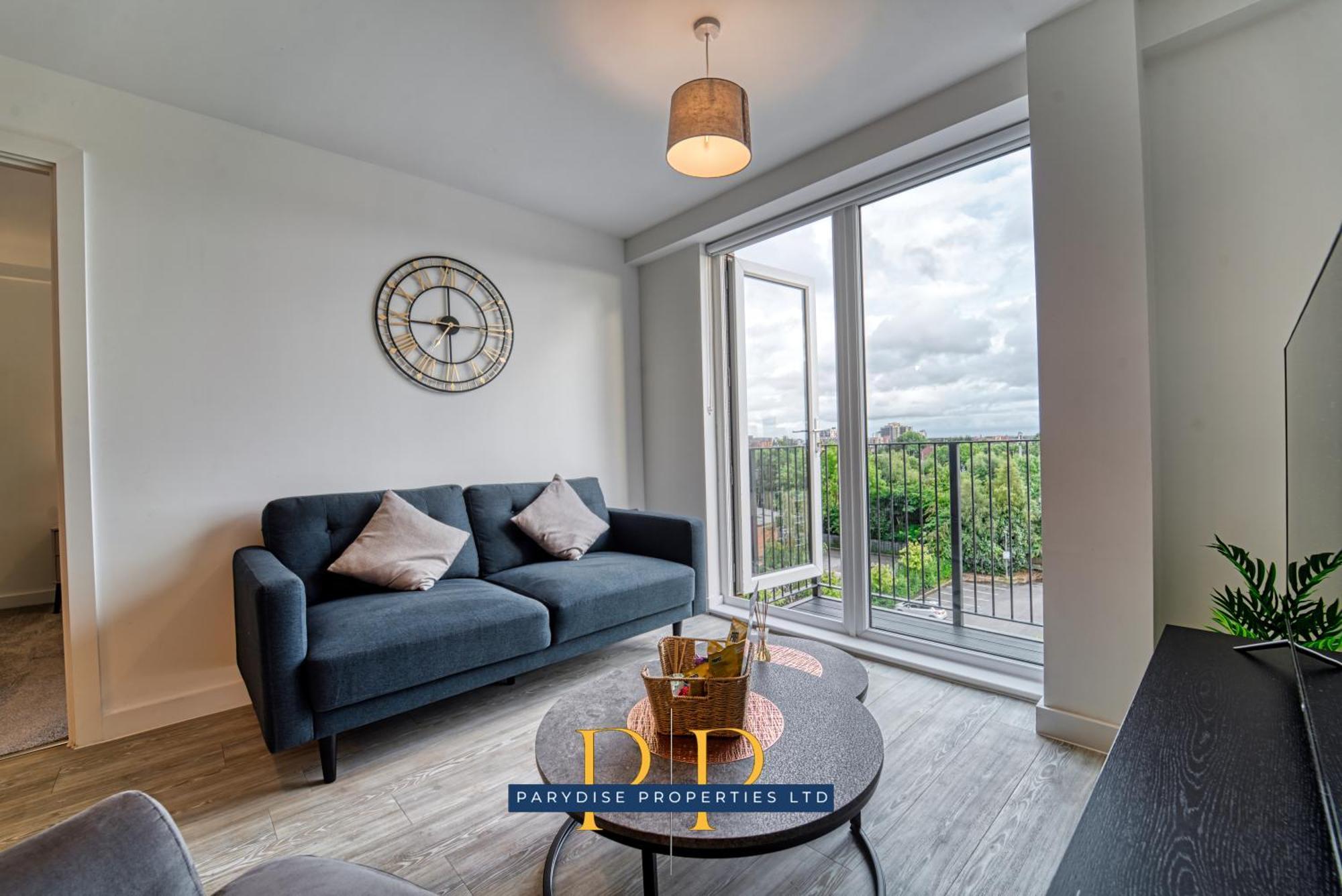 The Middlewood Plaza Suite - By Parydise Properties - Business Or Leisure Stays, Central Location, Sleeps 4, Salford Манчестер Екстер'єр фото