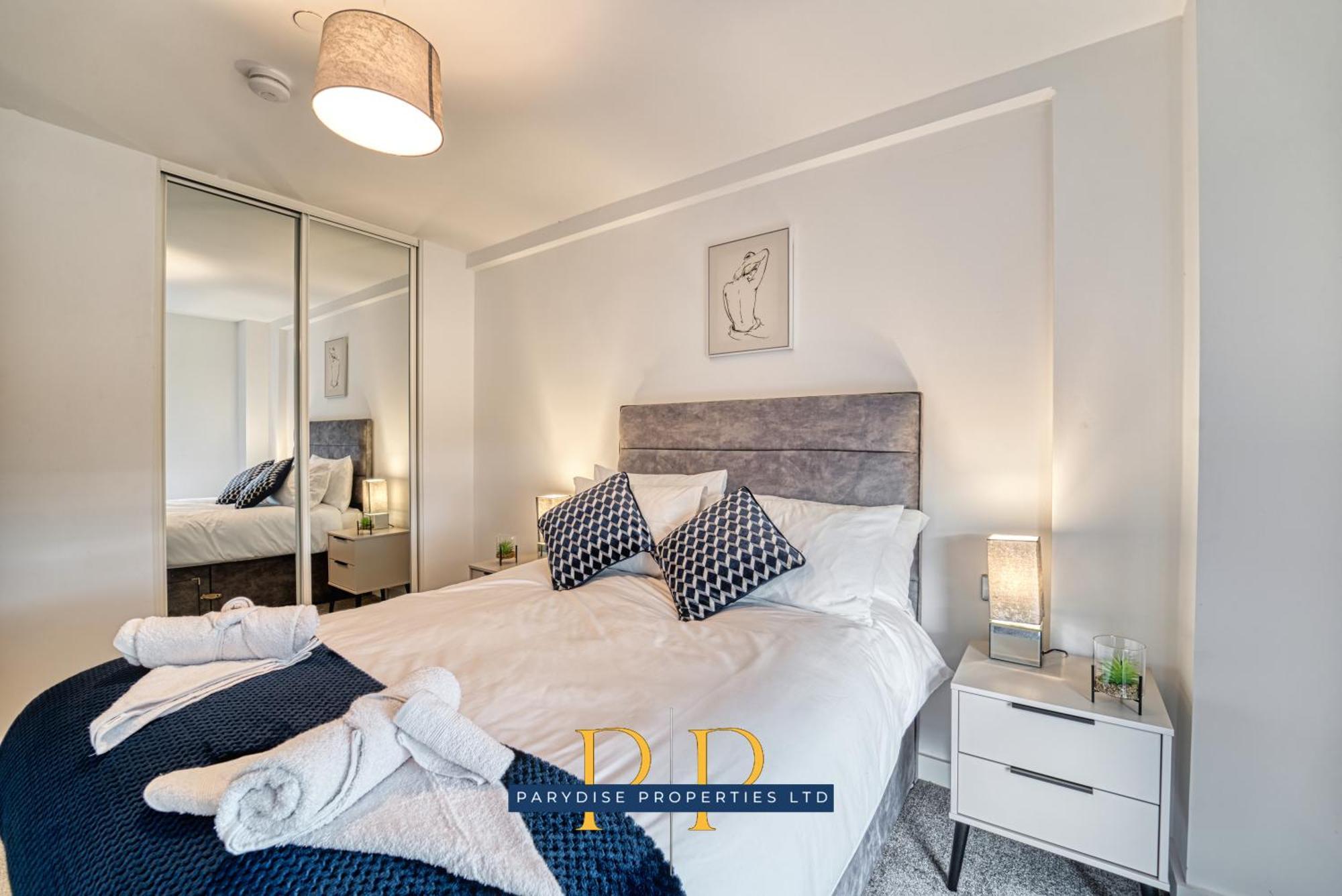The Middlewood Plaza Suite - By Parydise Properties - Business Or Leisure Stays, Central Location, Sleeps 4, Salford Манчестер Екстер'єр фото